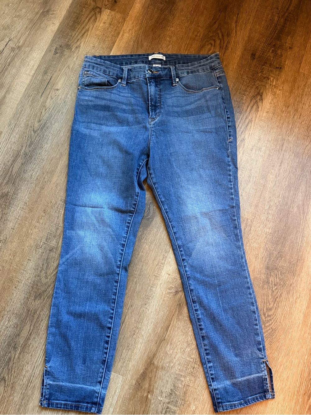 Good American Classic Skinny Jeans in Mid Blue